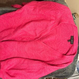 Beautiful bright pink sweater size 26/28